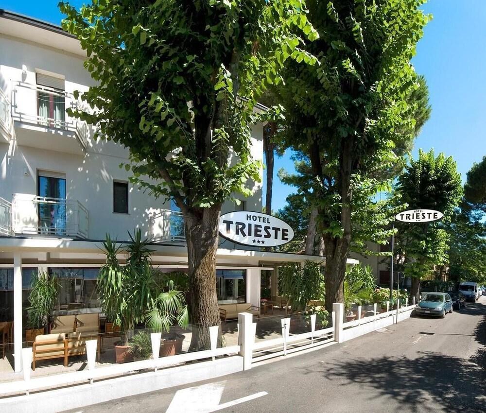 Hotel Trieste Cervia Exterior foto